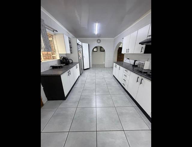 4 BEDROOM HOUSE FOR SALE IN SUNAIR PARK
